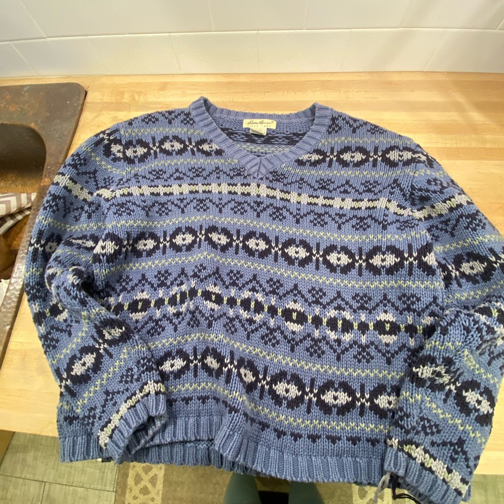 Eddie Bauer Blue and Gray Patterned V-Neck Sweater